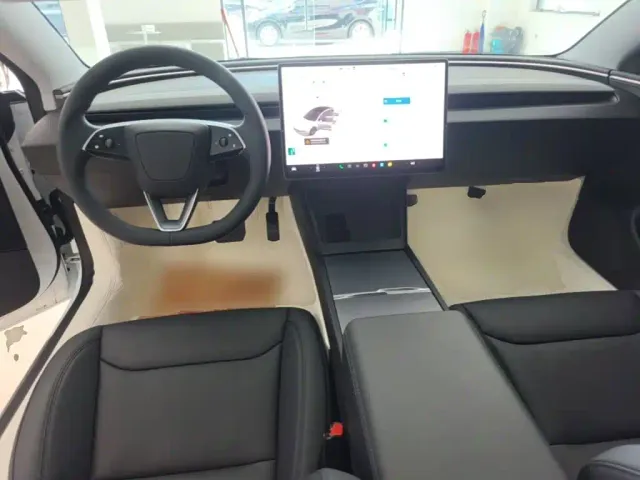 Tesla Model 3 — Фото автомобиля 9