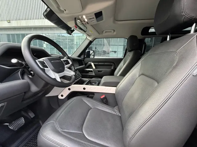 Land Rover Defender — Фото автомобиля 4