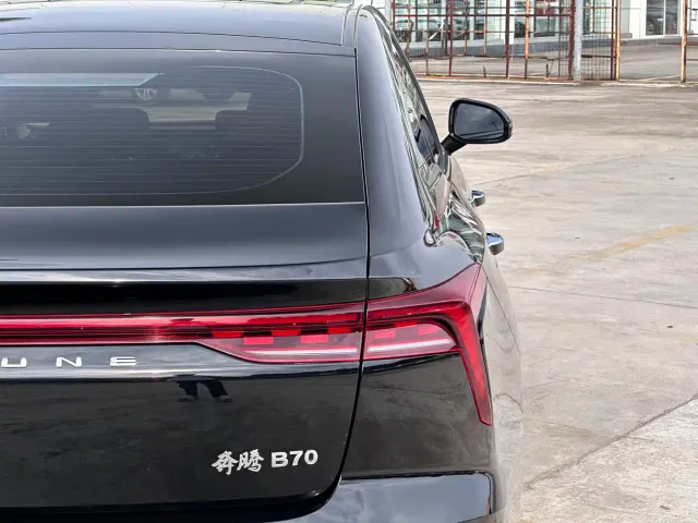 Bestune B70 — Фото автомобиля 9
