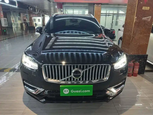 Volvo XC90 — Фото автомобиля 2
