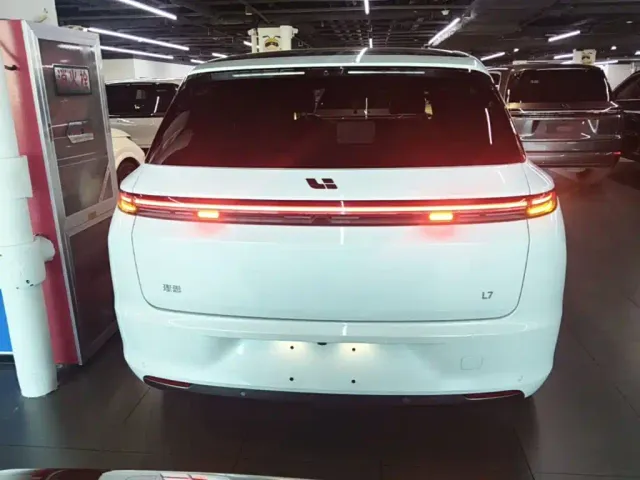 Li Auto L7 — Фото автомобиля 5