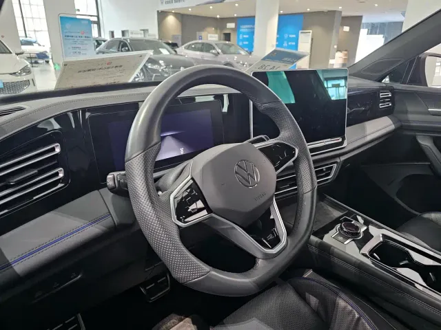 Volkswagen Tiguan L — Фото автомобиля 8