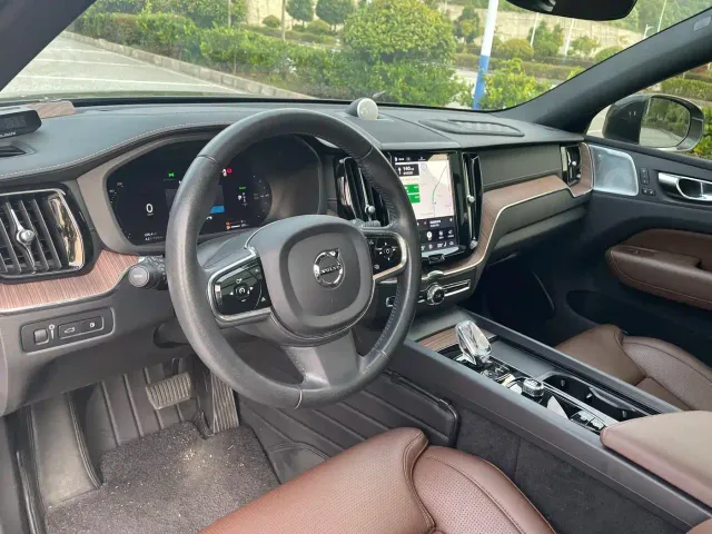 Volvo XC60 — Фото автомобиля 13