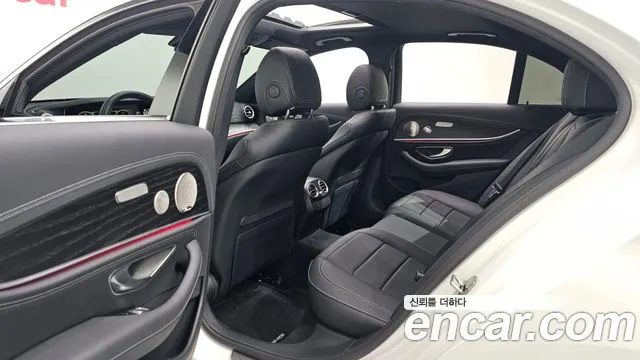 Mercedes-Benz E-Class — Фото автомобиля 7