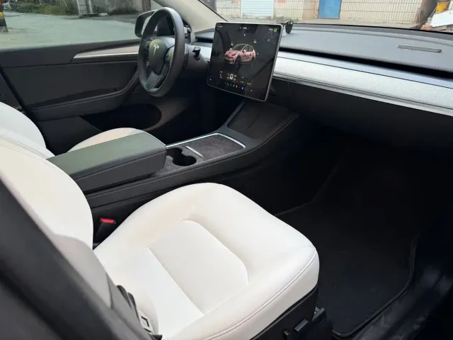 Tesla Model Y — Фото автомобиля 7