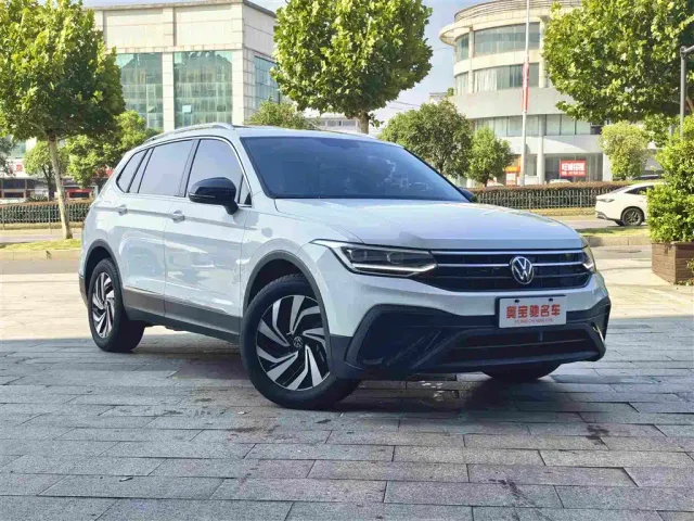 Volkswagen Tiguan L — Фото автомобиля 3