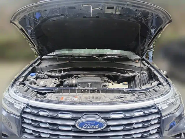 Ford Explorer — Фото автомобиля 3