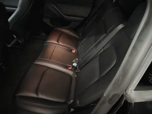 Tesla Model Y — Фото автомобиля 16