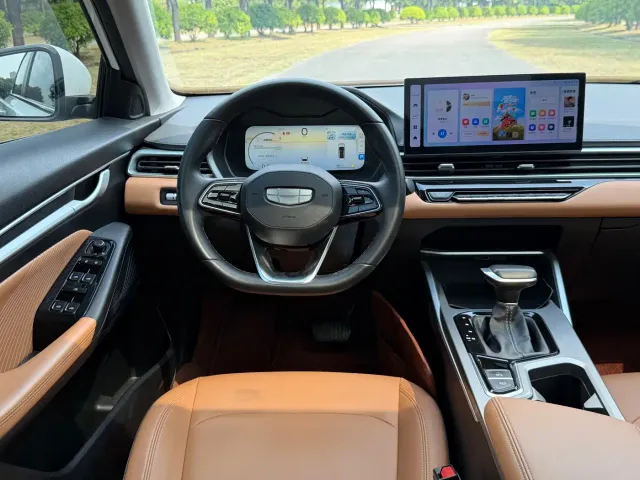 Geely Emgrand — Фото автомобиля 12