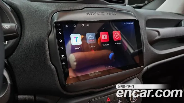 Jeep Renegade — Фото автомобиля 13