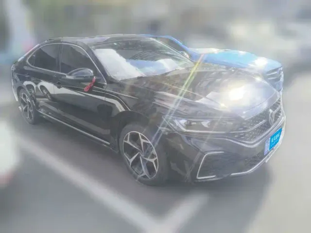 Volkswagen Passat — Фото автомобиля 3