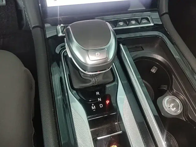 Hongqi H5 — Фото автомобиля 18
