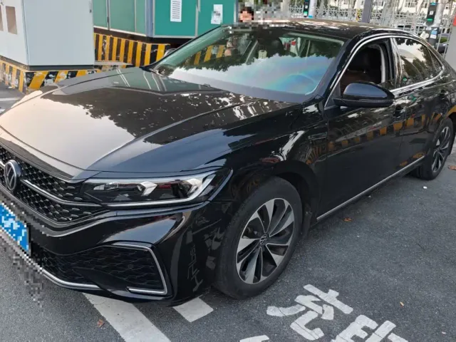 Volkswagen Passat — Фото автомобиля 2