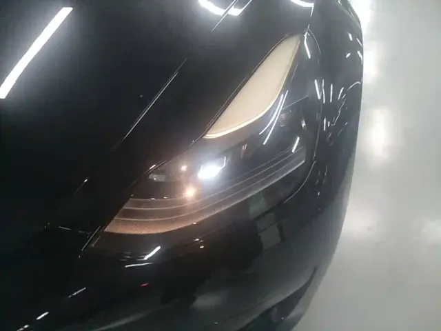 Tesla Model 3 — Фото автомобиля 23