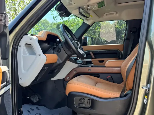 Land Rover Defender — Фото автомобиля 11