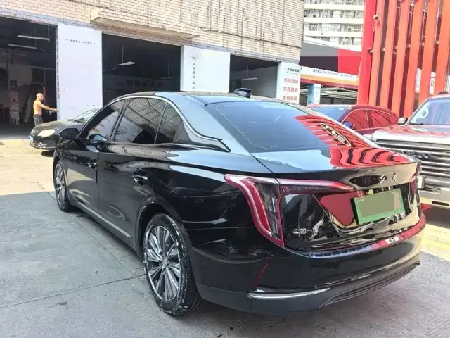 Hongqi E-QM5 — Фото автомобиля 8