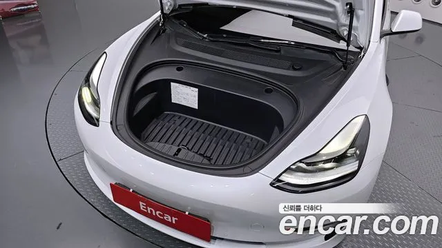 Tesla Model 3 — Фото автомобиля 6