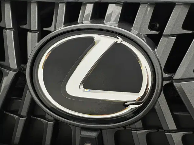 Lexus ES — Фото автомобиля 25