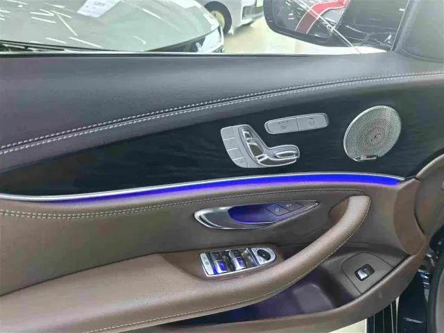 Mercedes-Benz E-Class — Фото автомобиля 15