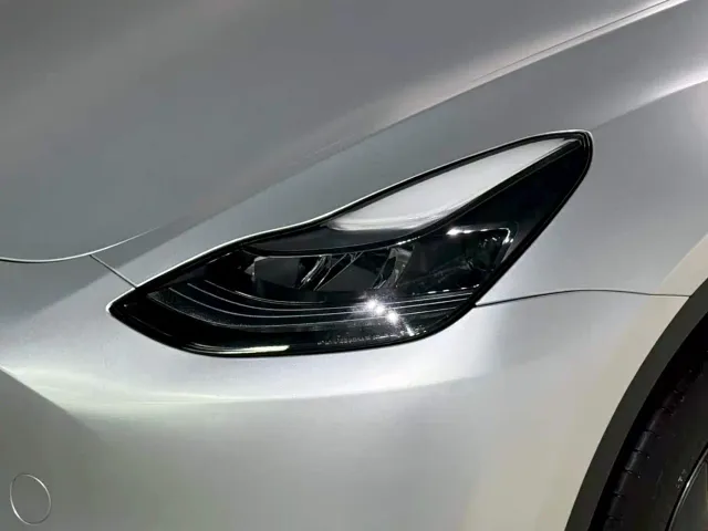 Tesla Model Y — Фото автомобиля 22