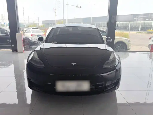 Tesla Model 3 — Фото автомобиля 2