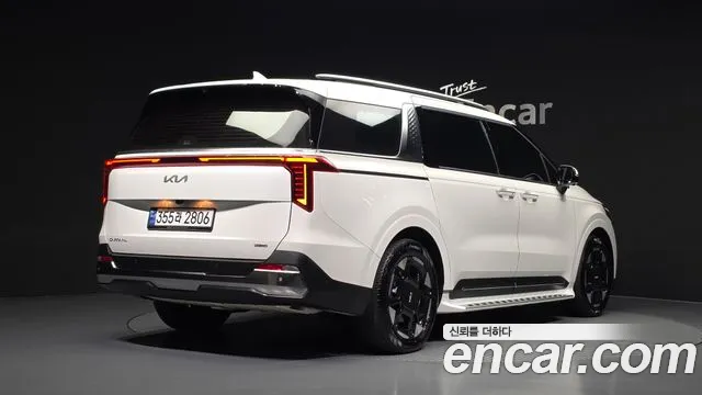 Kia Carnival Generation 4 — Фото автомобиля 2