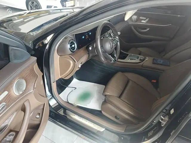 Mercedes-Benz E-Class — Фото автомобиля 15