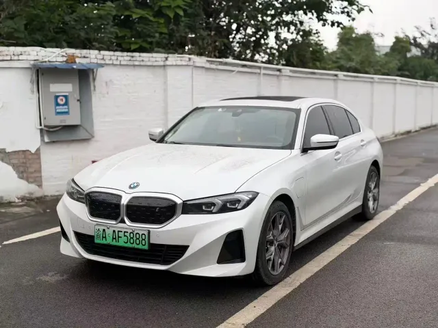 Фотография автомобиля — BMW i3