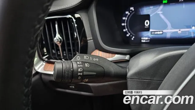 Volvo V60 — Фото автомобиля 28