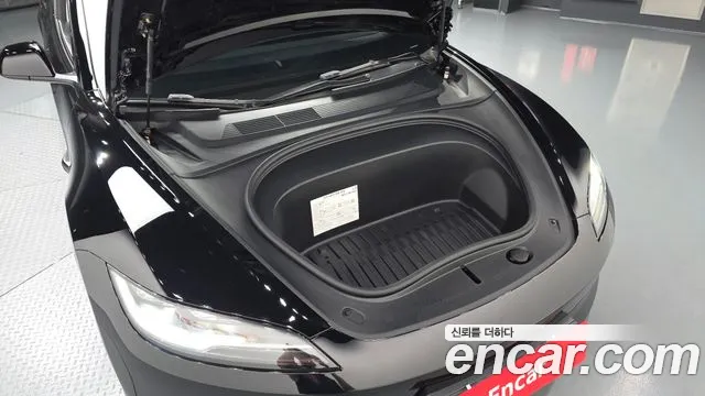 Tesla Model 3 — Фото автомобиля 9