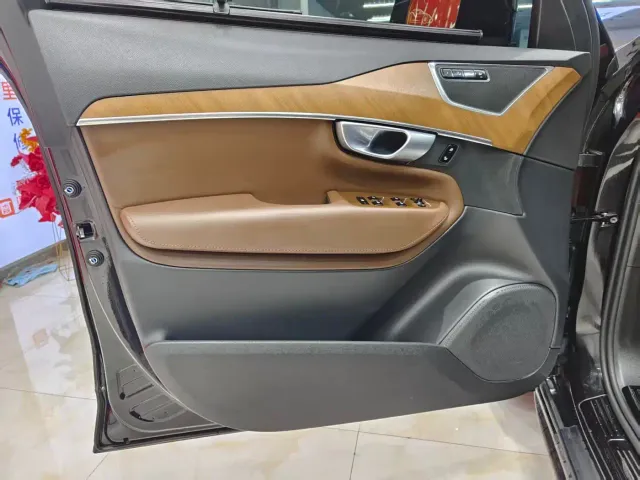 Volvo XC90 — Фото автомобиля 20
