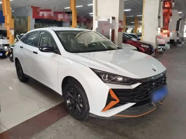Dongfeng Yixuan — Фото автомобиля 3