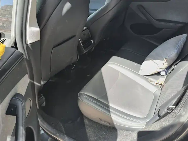 Tesla Model Y — Фото автомобиля 10