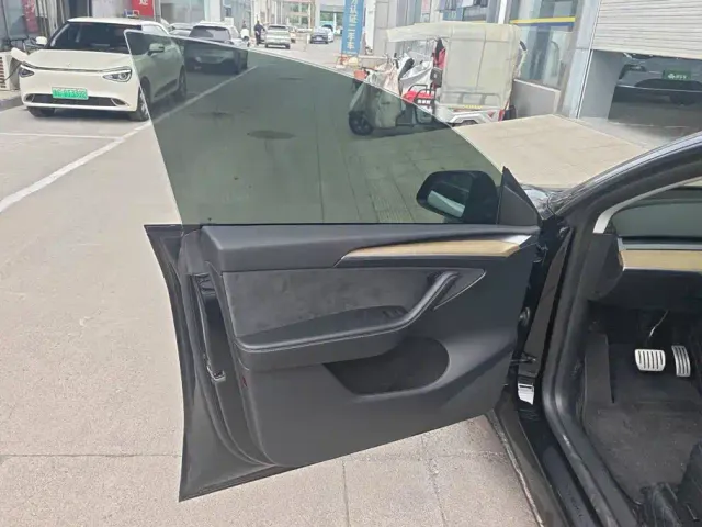 Tesla Model Y — Фото автомобиля 7