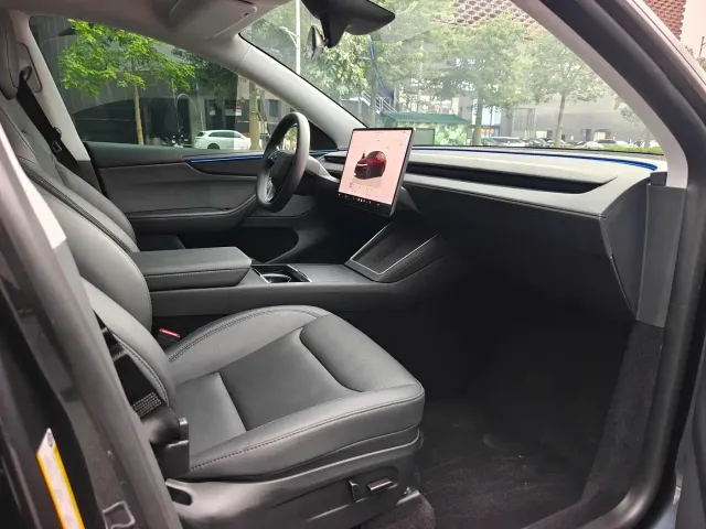 Tesla Model Y — Фото автомобиля 10