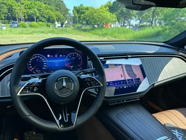 Mercedes-Benz E-Class — Фото автомобиля 14