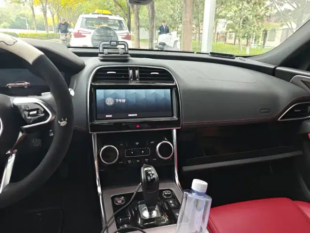Jaguar XEL — Фото автомобиля 13