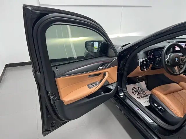 BMW 5 Series — Фото автомобиля 12