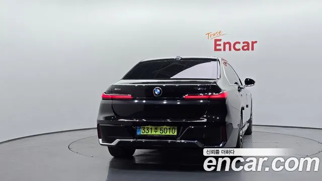 BMW 7-Series — Фото автомобиля 4