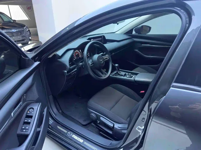 Mazda Axela — Фото автомобиля 10