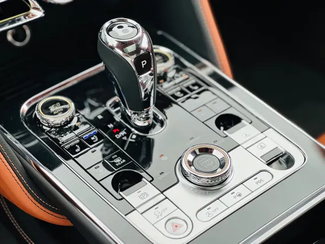 Bentley Flying Spur — Фото автомобиля 17