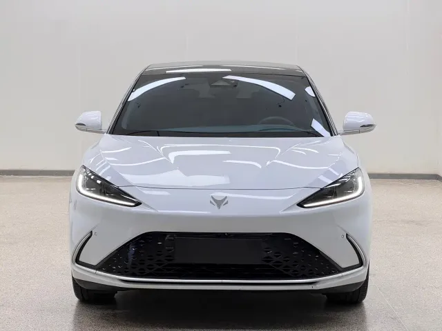 Arcfox Alpha S — Фото автомобиля 2