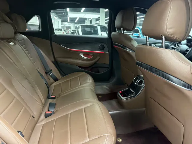 Mercedes-Benz E-Class — Фото автомобиля 19