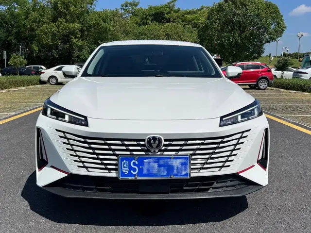 Changan Eado — Фото автомобиля 2