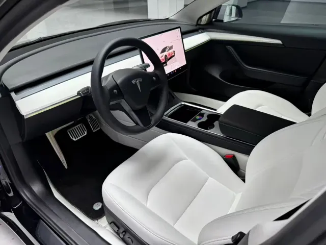Tesla Model 3 — Фото автомобиля 10
