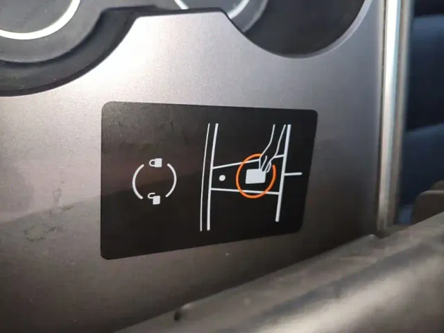 Tesla Model Y — Фото автомобиля 8
