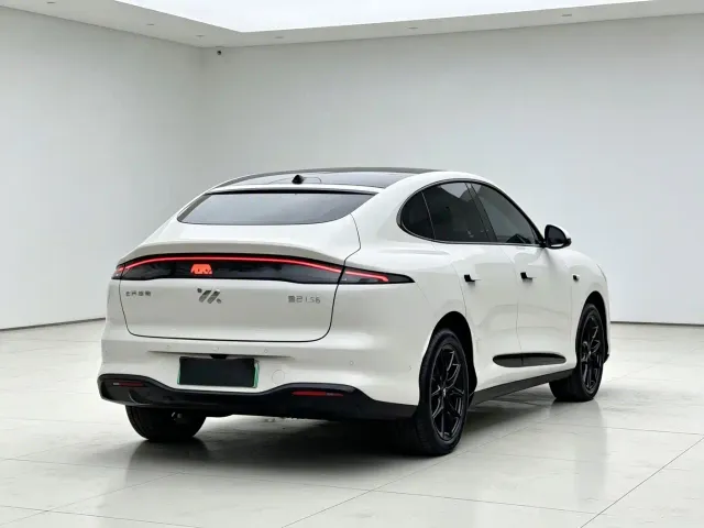 IM Motors LS6 — Фото автомобиля 9
