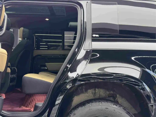 Land Rover Defender — Фото автомобиля 9