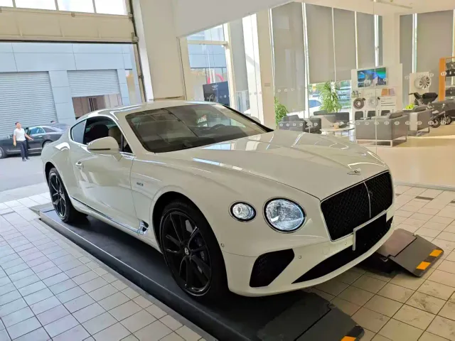 Bentley Continental — Фото автомобиля 3