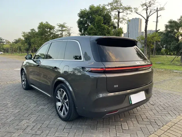 Li Auto L8 — Фото автомобиля 16